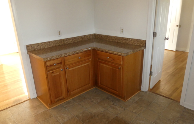 3 beds, 1 bath, $1,400