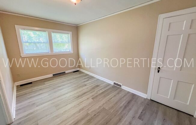 4 Bedroom Brick home in Windsor Heights cul-de-sac