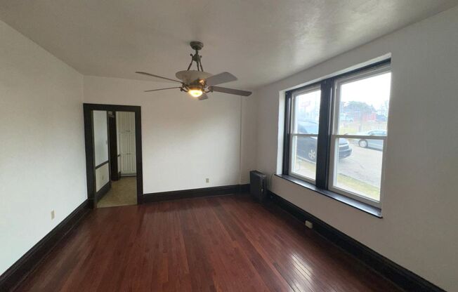 1 bed, 1 bath, 704 sqft, $1,000