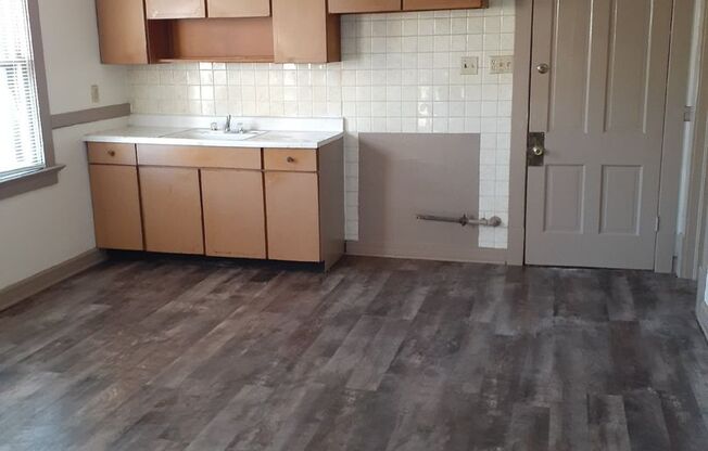 2 beds, 1 bath, 800 sqft, $850