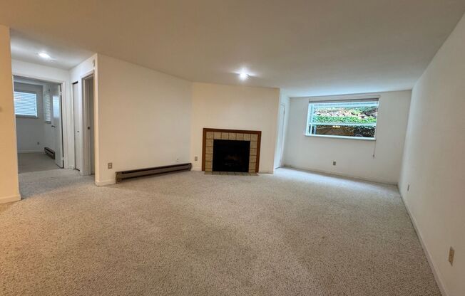 Cozy 2 Bed 1 Bath Condo, Wensley Court Factoria Bellevue