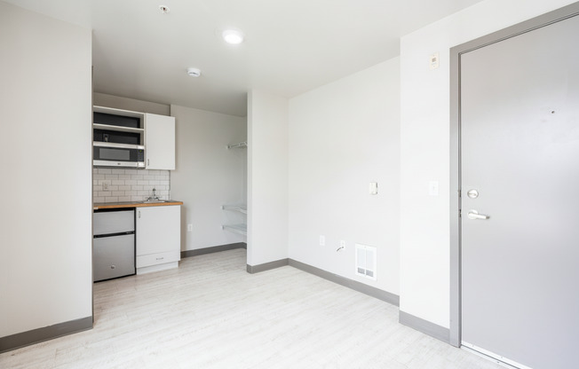 Studio, 1 bath, 152 sqft, $795, Unit 212