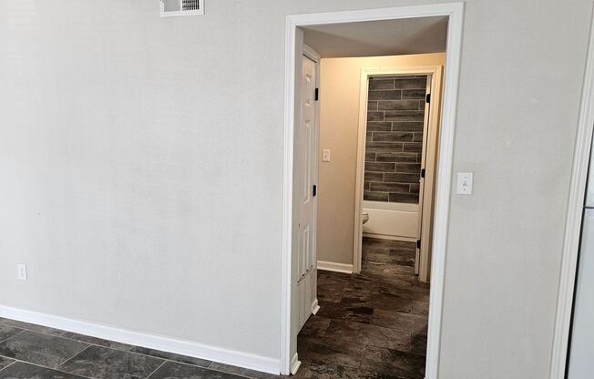 2 beds, 1 bath, 638 sqft, $708, Unit Whispering Hills 216