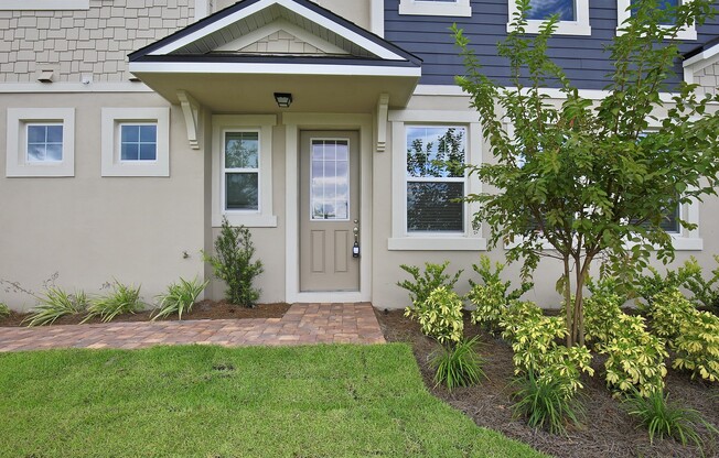 Beautifully Appointment 3/2 Modern Townhome with a Paved Courtyard and a Detached 2 Car Garage in the Desirable Community of Randal Park - Orlando!