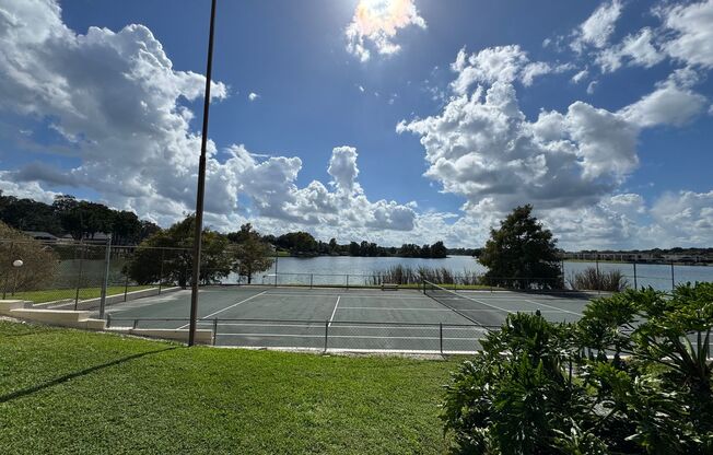 Altamonte Springs 1/1 Condo ~ Lakefront Community ~ Great Amenities!!
