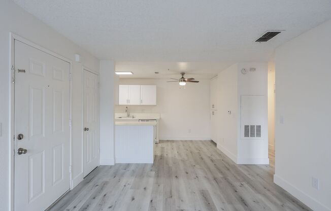 1 bed, 1 bath, 564 sqft, $1,425, Unit 61
