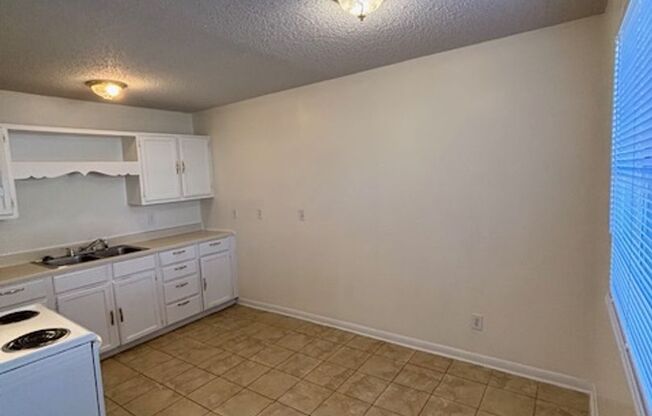 2 beds, 1 bath, 675 sqft, $675, Unit 440 Arter-Unit 12