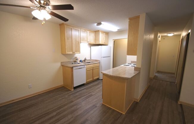 2 beds, 2 baths, 915 sqft, $1,750, Unit 102