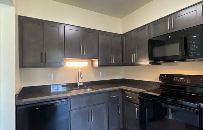 2 beds, 2 baths, 1,000 sqft, $1,950, Unit 14229 #103