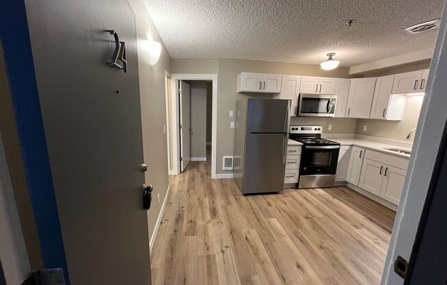 2 beds, 1 bath, 727 sqft, $1,695, Unit 24