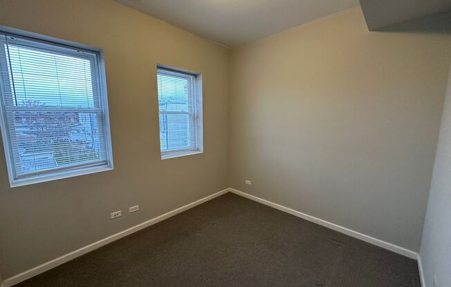 2 beds, 1 bath, $1,650, Unit 4722 #2E