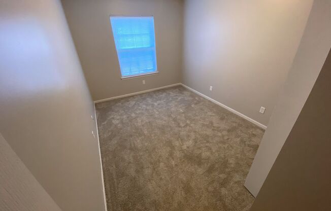 2 beds, 1 bath, 747 sqft, $975, Unit Apt #03