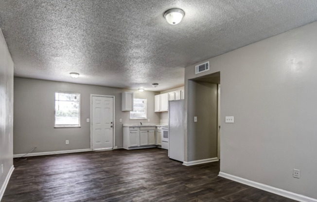 3 beds, 1 bath, $1,200, Unit 10A