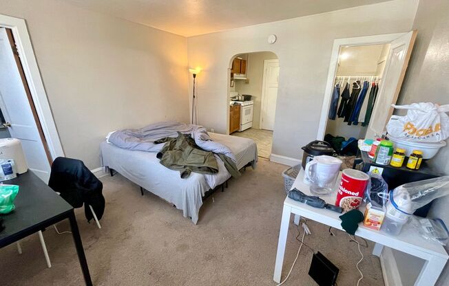 Studio, 1 bath, $725, Unit 11