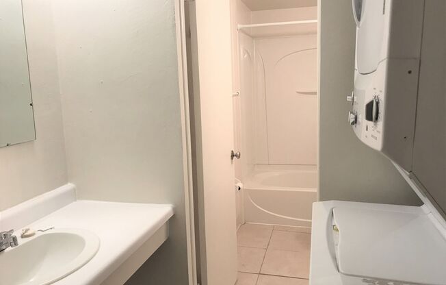 2 beds, 1 bath, $1,695, Unit 1