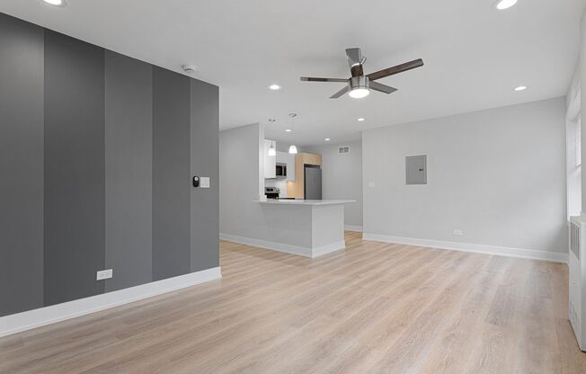 3 beds, 1.5 baths, 881 sqft, $2,750, Unit 7070-3S