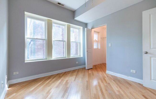 Available 9/1 - Bright 2-bed 1-Bath condo - Rodgers Park!