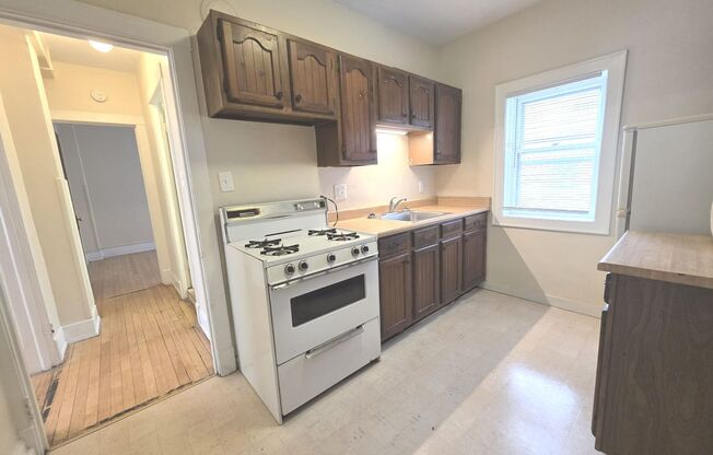 1 bed, 1 bath, $1,150, Unit 9