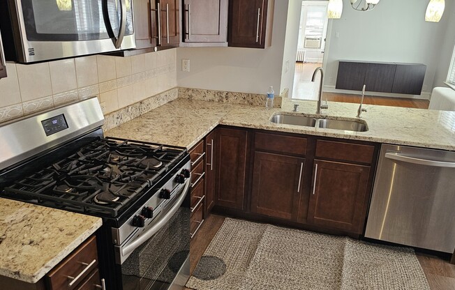 5436 W DAKIN