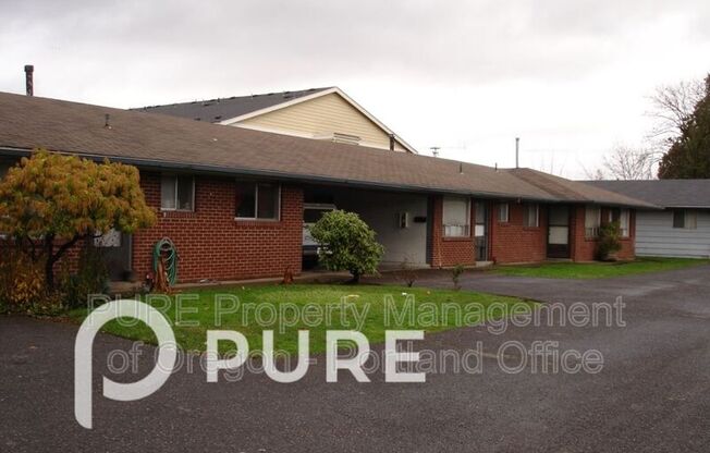 1049 SE Walnut St. #1-22