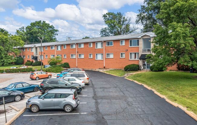 1 bed, 1 bath, 700 sqft, $950, Unit 2B