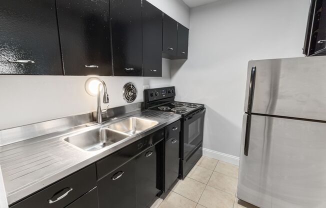 Studio, 1 bath, 359 sqft, $1,400, Unit 4F