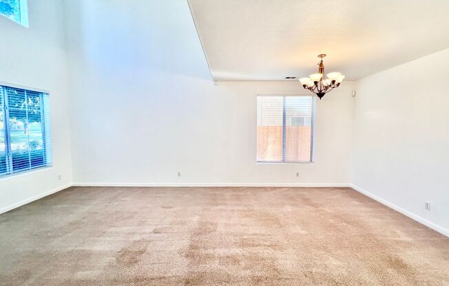 $2,650 Shepherd & Chestnut, 4 Bedrooms - N Matus Ave, Fresno - 3 Car Garage