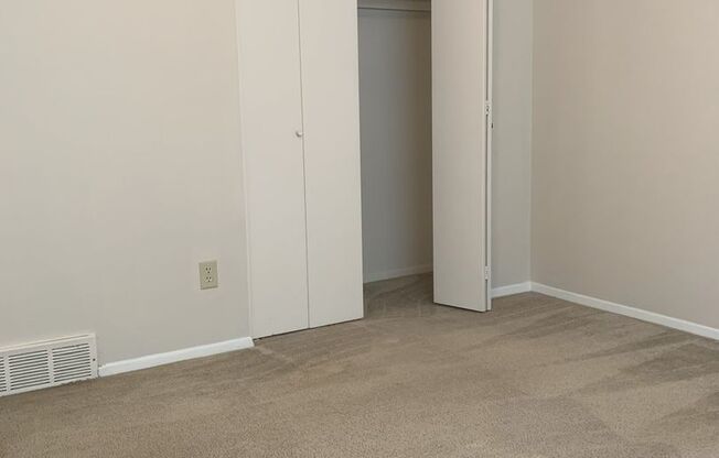 2 beds, 1 bath, 700 sqft, $880, Unit 9022