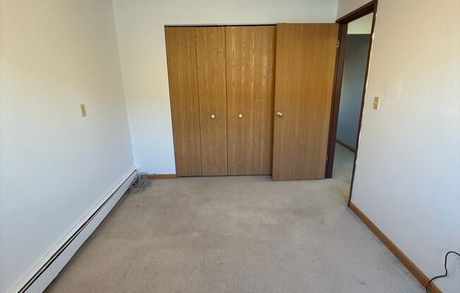 2 beds, 1 bath, $800, Unit 5