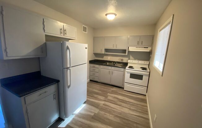 Studio, 1 bath, 475 sqft, $929, Unit 11