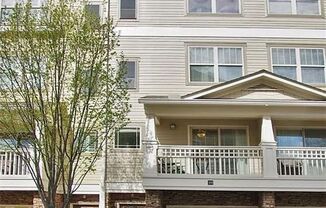 2/2.5 Townhome w/ Balcony in Great Location Close to GA Tech, Midtown, and Buckhead!