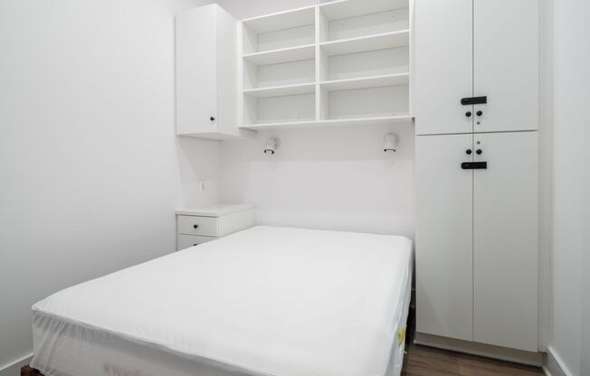 1 bed, 1 bath, 100 sqft, $1,350