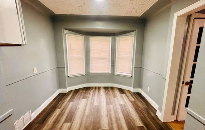 2 beds, 1 bath, $1,100