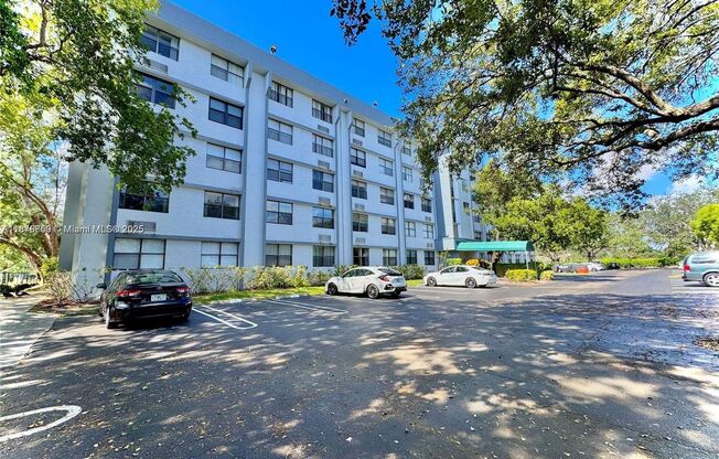 1 Bed / 1 Bath Condo in Goral Springs, Available Now!!