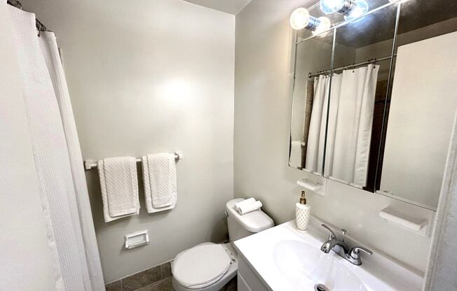 1 bed, 1 bath, 725 sqft, $1,239, Unit K01
