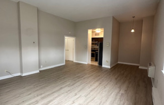 1121 N WAVERLY PL