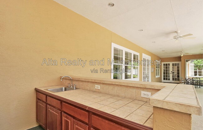 1 bed, 1 bath, 851 sqft, $1,300, Unit Apartment 2405