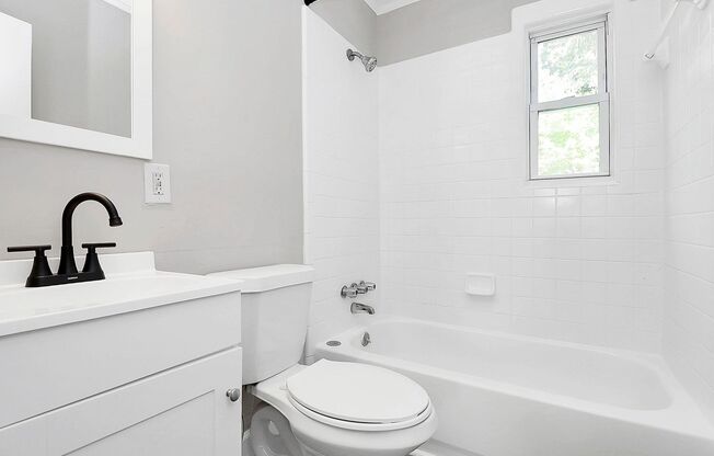 2 beds, 1 bath, $1,495, Unit 1827 Academy St