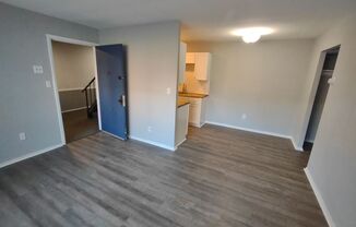 2 beds, 1 bath, 730 sqft, $950, Unit 77-203