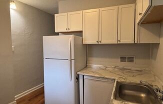580-582 Thomas Ave W