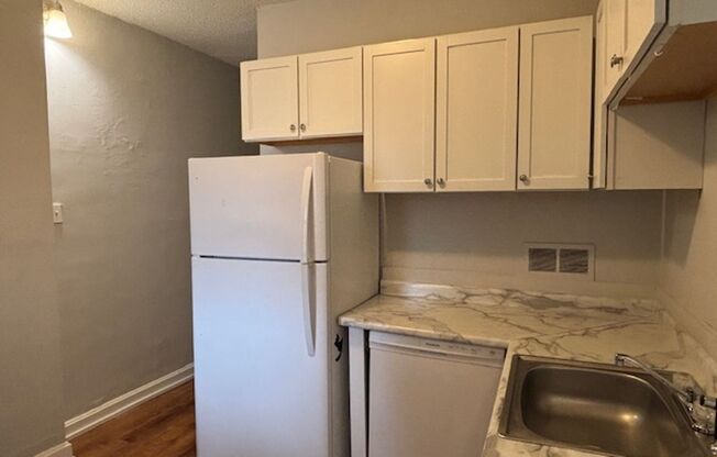 580-582 Thomas Ave W