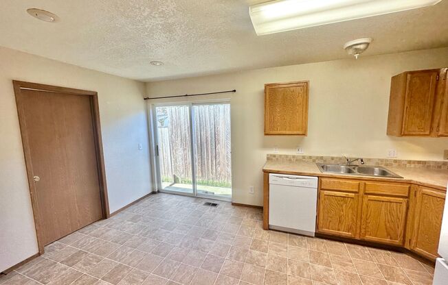 Available Now! 2 Bedroom 1.5 Bath with Attached Garage Located in Post Falls