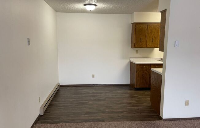 1 bed, 1 bath, $725, Unit 304