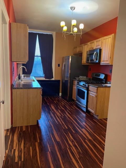 2 beds, 1 bath, $1,200