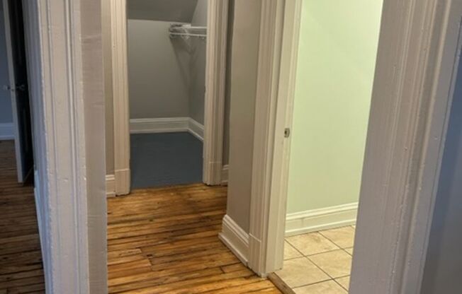 1 bed, 1 bath, 1,000 sqft, $1,375, Unit Apt 4
