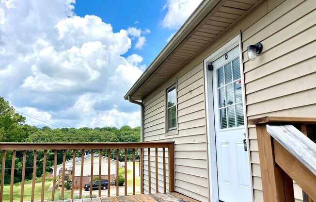 Welcome to this charming 1-bedroom, 1-bathroom home located in the vibrant community of Stockbridge, GA