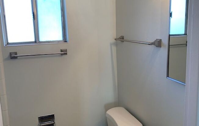 2 beds, 1.5 baths, 1,000 sqft, $1,399, Unit 12