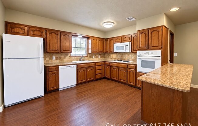 1005 LIVINGSTON DR