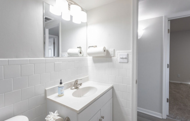 2 beds, 1 bath, 900 sqft, $1,049, Unit 361-21-7A