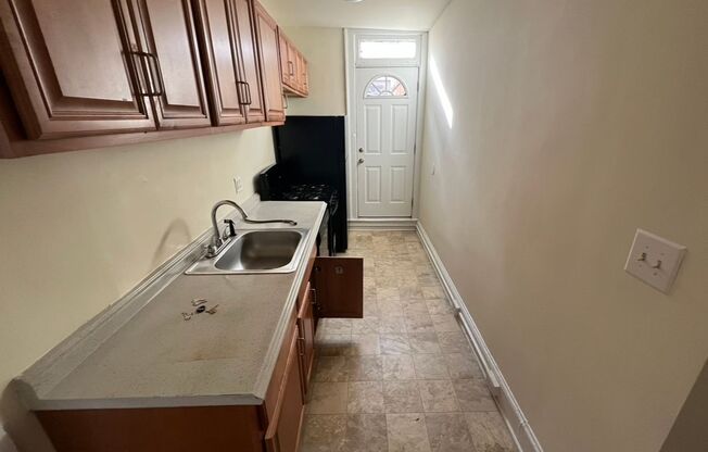 3 beds, 1 bath, 1,000 sqft, $1,850, Unit 3033 N. Calvert St. C5